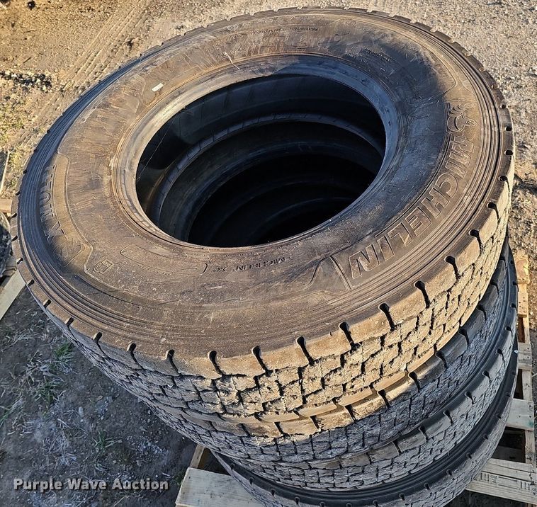 image for item MC9767 (4) 11R22.5 tires