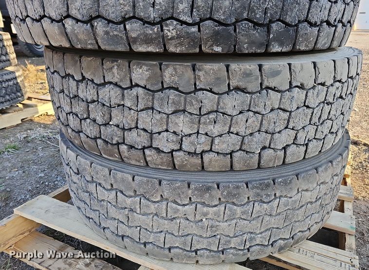 image for item MC9767 (4) 11R22.5 tires