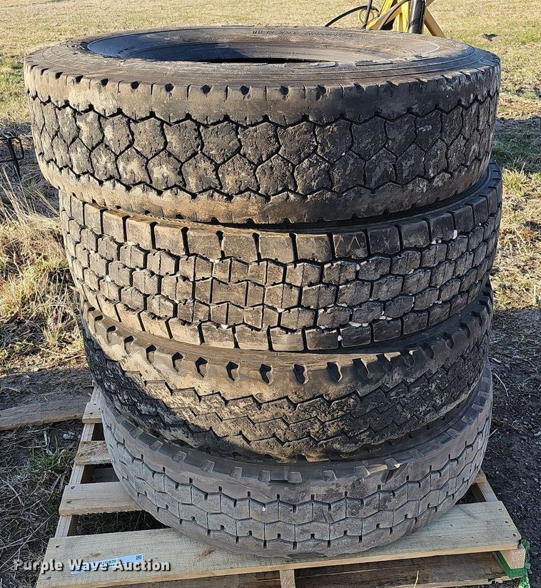 image for item MC9769 (4) 11R22.5 tires