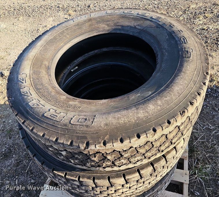 image for item MC9769 (4) 11R22.5 tires