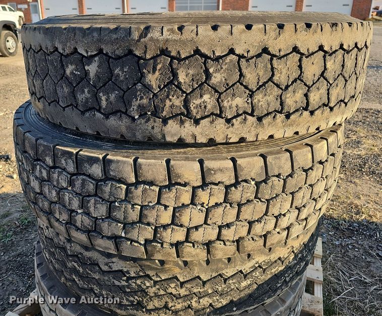 image for item MC9769 (4) 11R22.5 tires