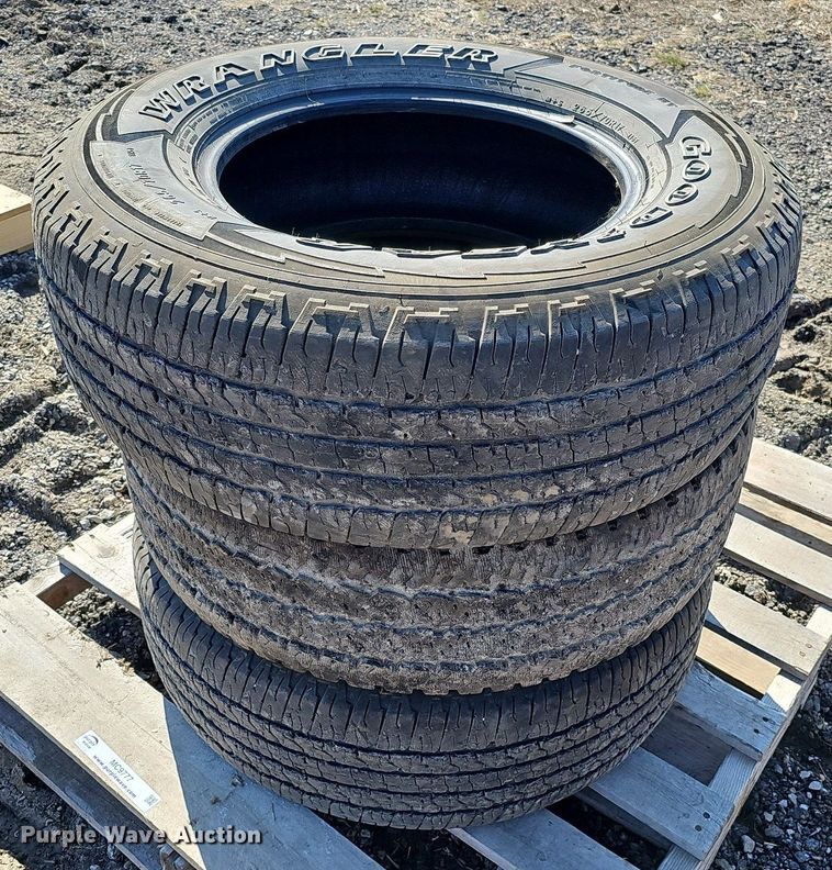 image for item MC9777 (3) 265/70R17 tires