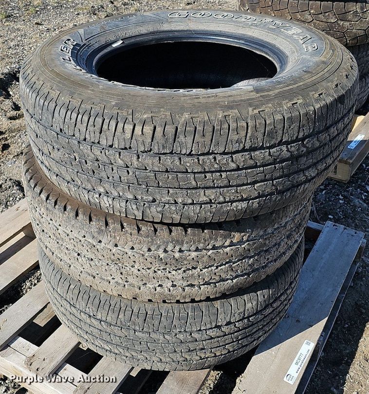 image for item MC9777 (3) 265/70R17 tires