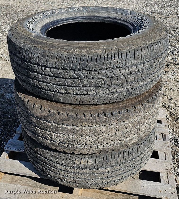 image for item MC9777 (3) 265/70R17 tires