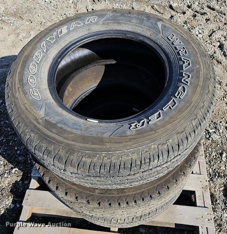 image for item MC9777 (3) 265/70R17 tires