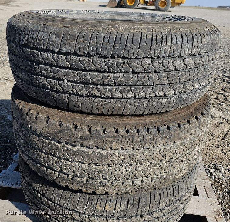 image for item MC9777 (3) 265/70R17 tires