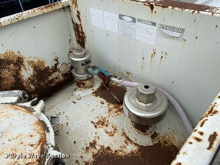 image for item MG9783 2005 LBT Stainless  tank trailer