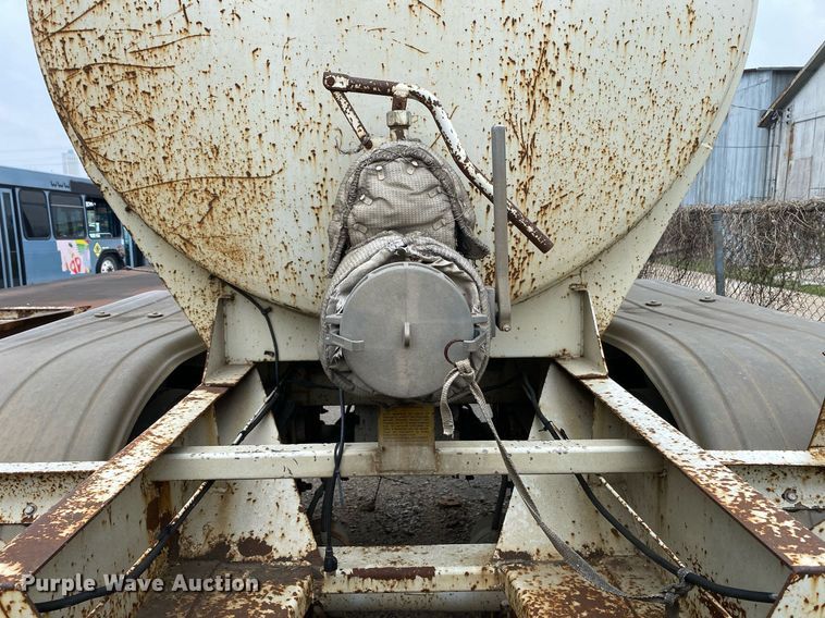 image for item MG9783 2005 LBT Stainless  tank trailer