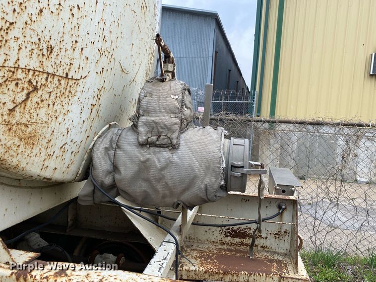 image for item MG9783 2005 LBT Stainless  tank trailer