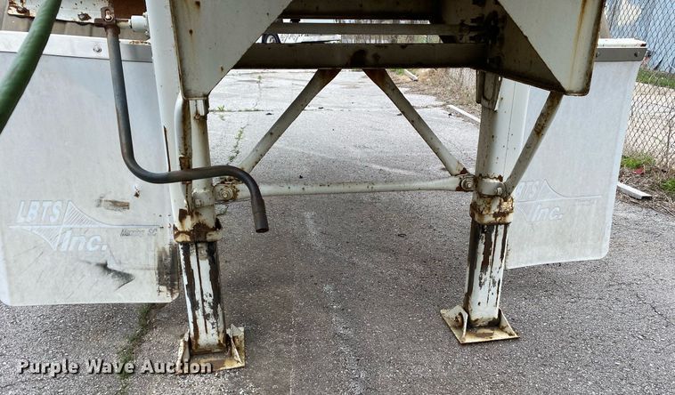 image for item MG9783 2005 LBT Stainless  tank trailer