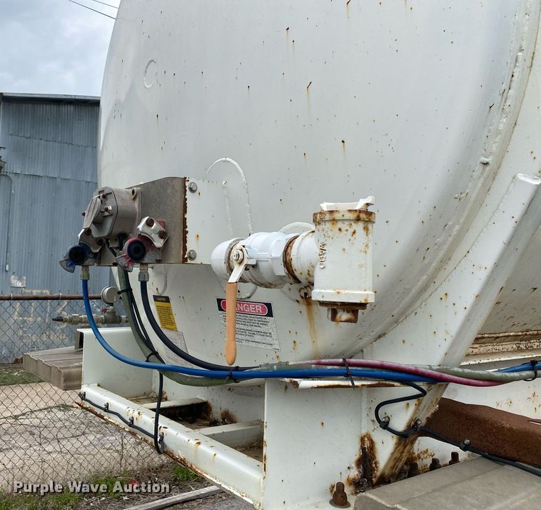 image for item MG9783 2005 LBT Stainless  tank trailer