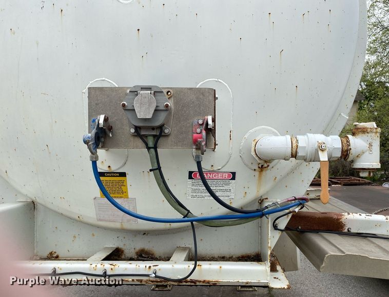 image for item MG9783 2005 LBT Stainless  tank trailer