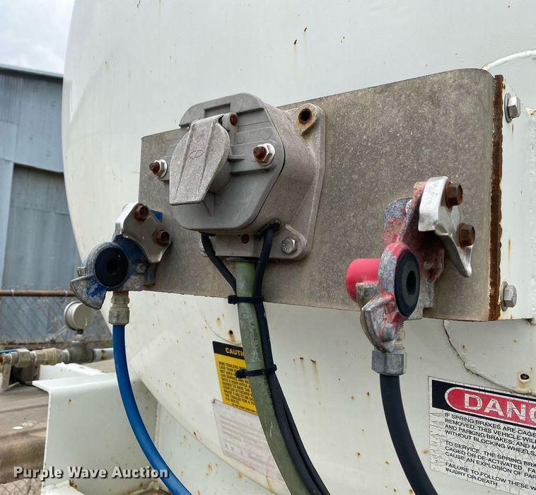 image for item MG9783 2005 LBT Stainless  tank trailer