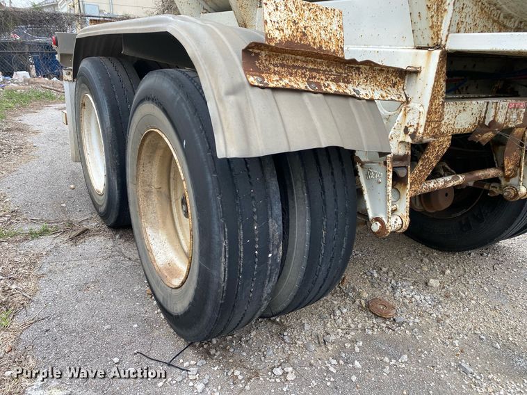 image for item MG9783 2005 LBT Stainless  tank trailer