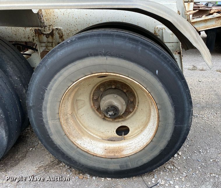 image for item MG9783 2005 LBT Stainless  tank trailer