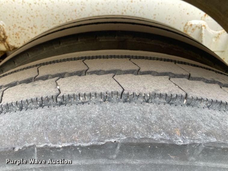 image for item MG9783 2005 LBT Stainless  tank trailer