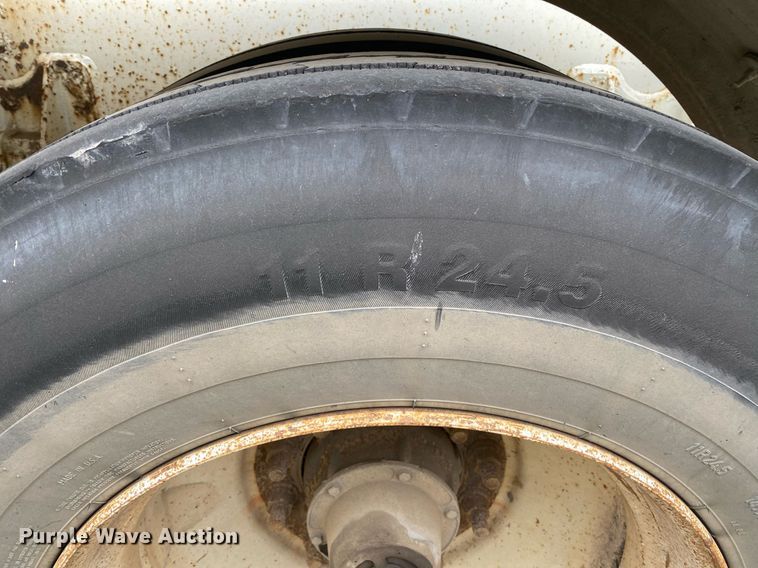 image for item MG9783 2005 LBT Stainless  tank trailer