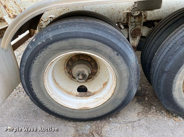 image for item MG9783 2005 LBT Stainless  tank trailer