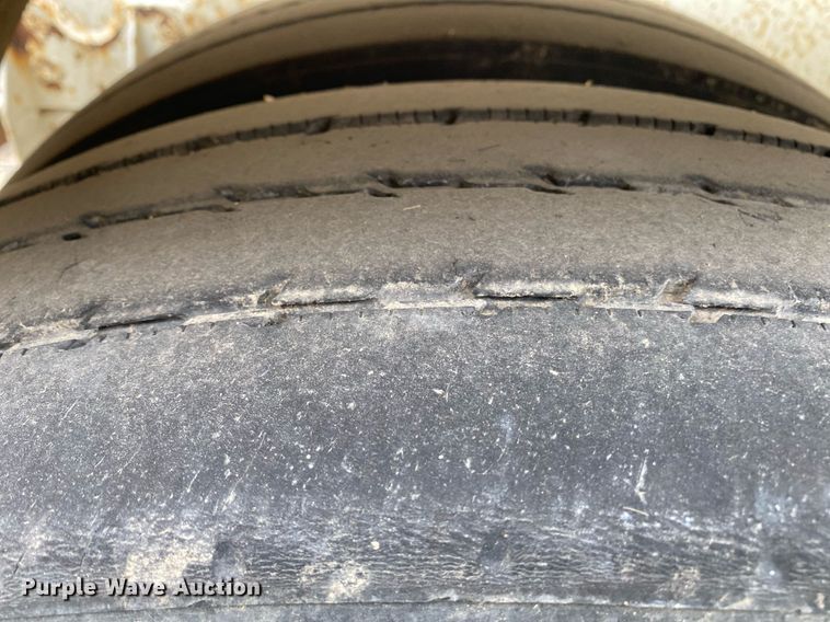 image for item MG9783 2005 LBT Stainless  tank trailer