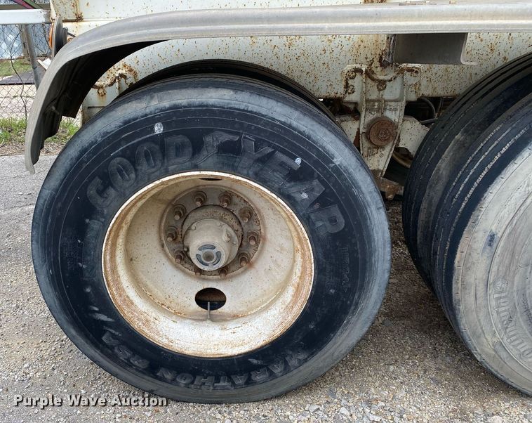 image for item MG9783 2005 LBT Stainless  tank trailer