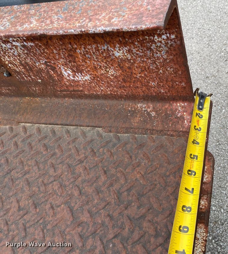 image for item MG9784 1998 Belshe DT-235  equipment trailer