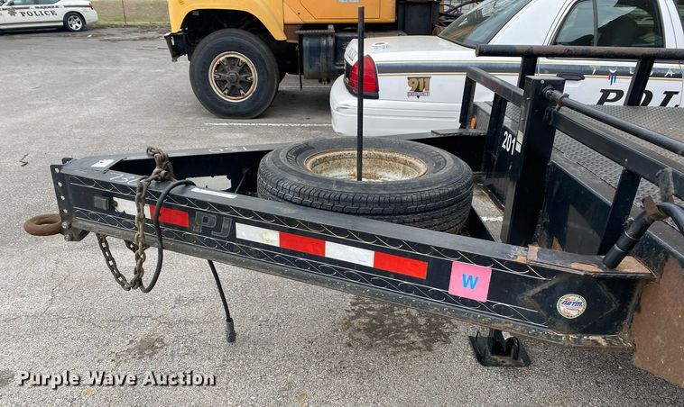image for item MG9785 2013 PJ  flatbed trailer