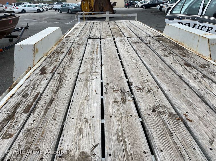 image for item MG9786 2000 Starlite 83-H206CR  equipment trailer