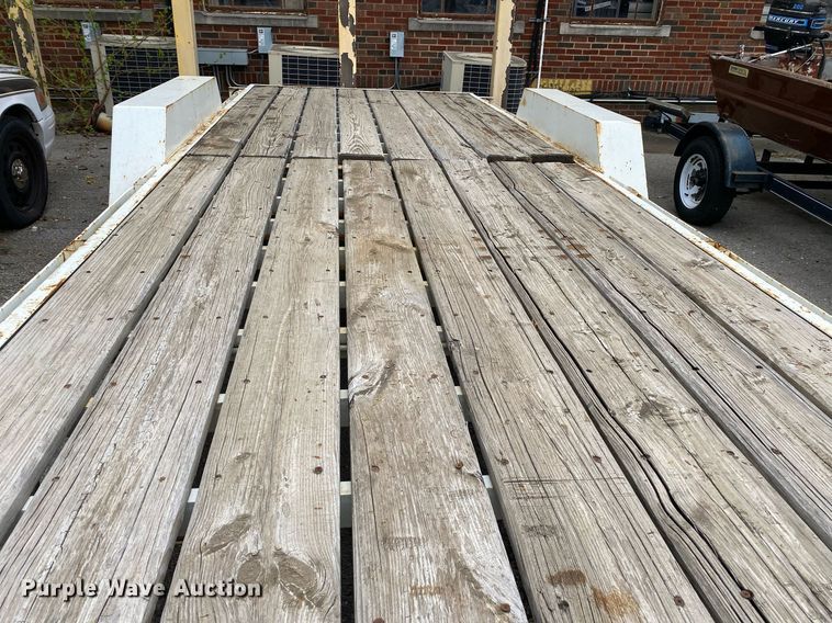 image for item MG9786 2000 Starlite 83-H206CR  equipment trailer