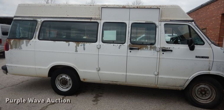 image for item MI9318 1994 Dodge Ram Wagon B350  handicap accessible van
