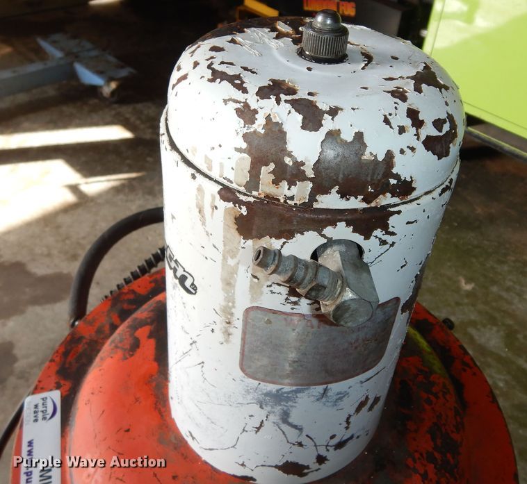 image for item MI9334 Champion  greaser