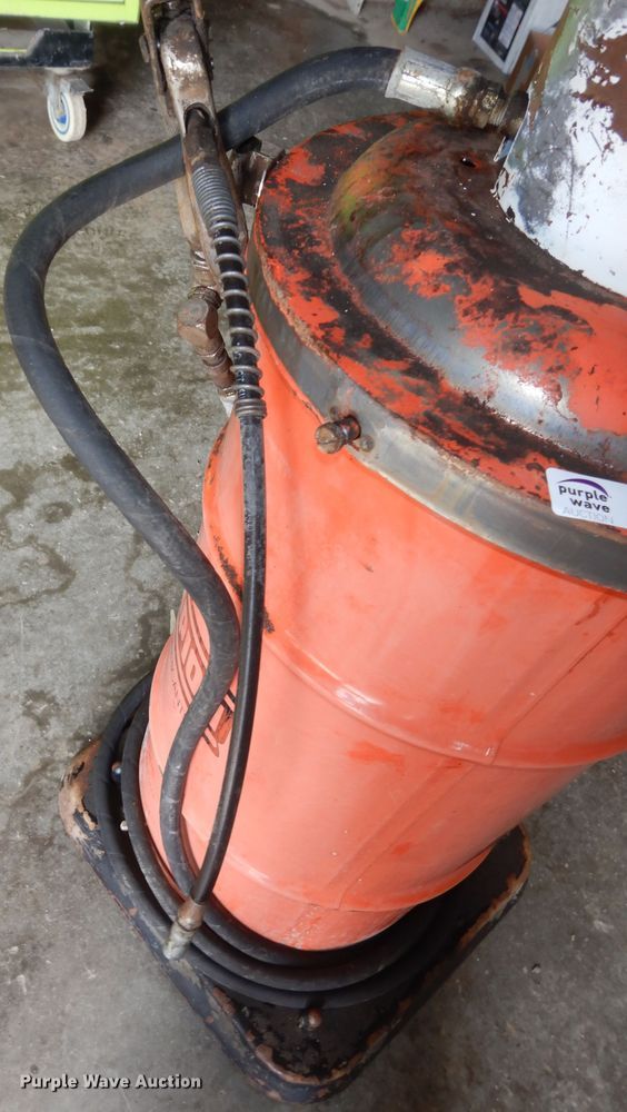 image for item MI9334 Champion  greaser