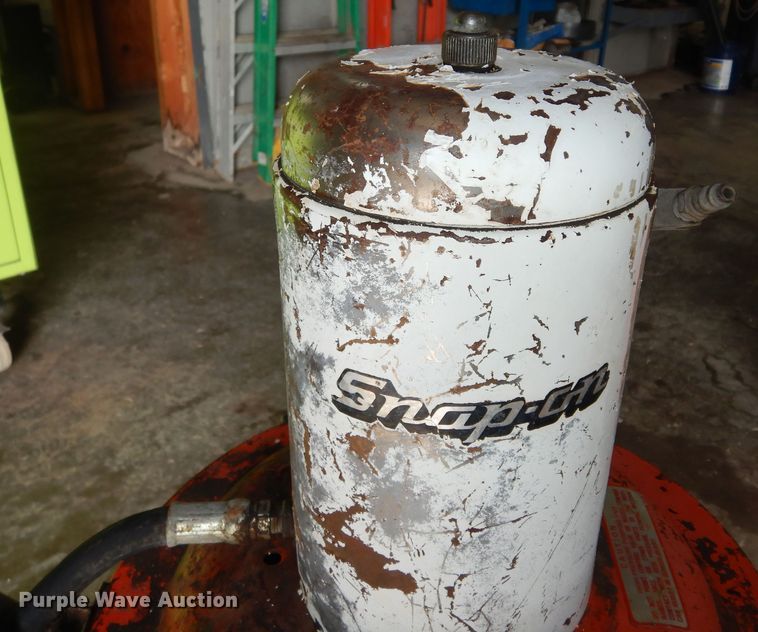 image for item MI9334 Champion  greaser