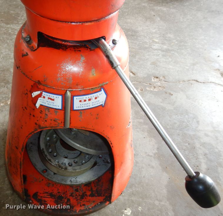 image for item MI9335 Wheel balancer