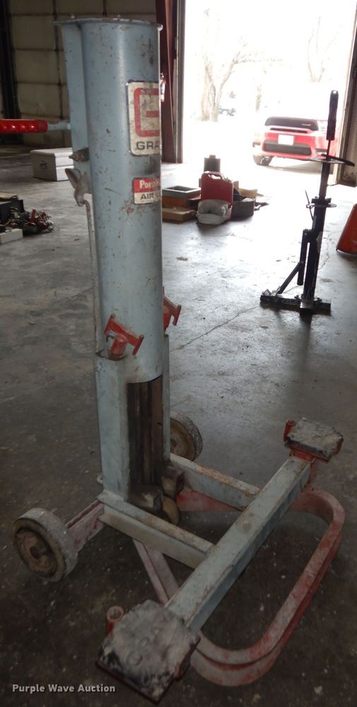 image for item MI9337 1967 Gray PortaMatic BF-100  jack