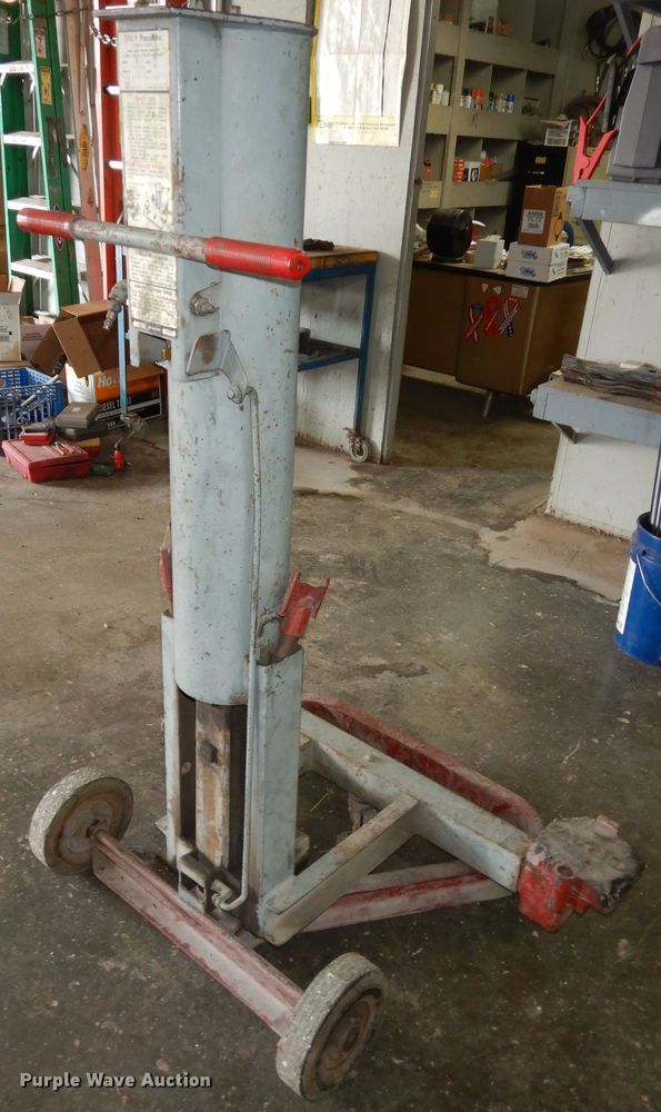 image for item MI9337 1967 Gray PortaMatic BF-100  jack