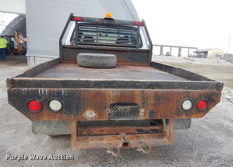 image for item MI9352 2002 Ford F350 Super Duty XL  Crew Cab flatbed pickup truck