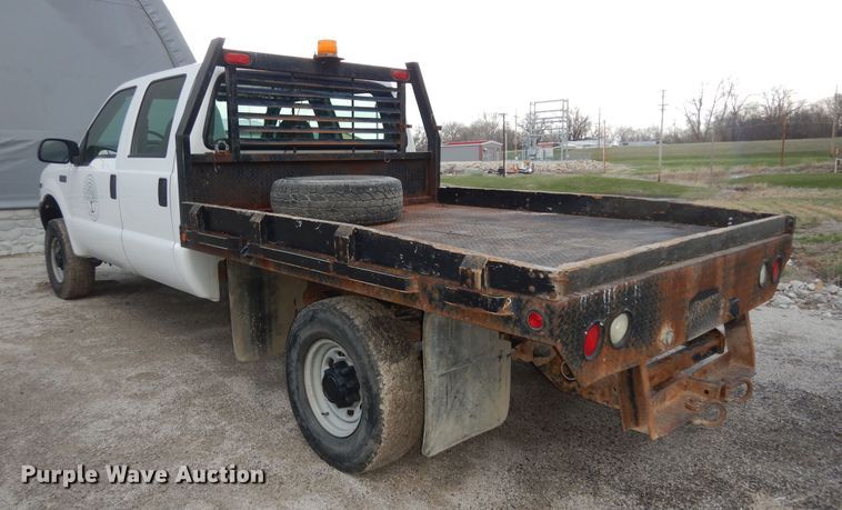 image for item MI9352 2002 Ford F350 Super Duty XL  Crew Cab flatbed pickup truck