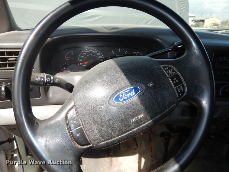 image for item MI9352 2002 Ford F350 Super Duty XL  Crew Cab flatbed pickup truck