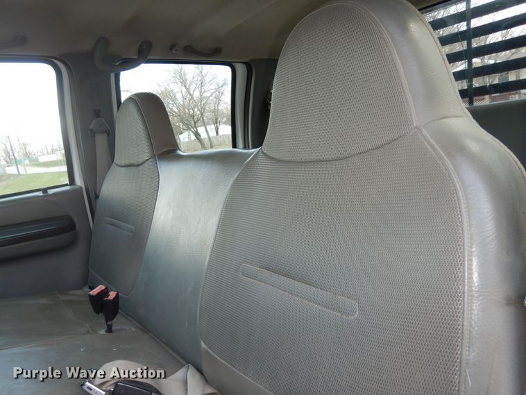 image for item MI9352 2002 Ford F350 Super Duty XL  Crew Cab flatbed pickup truck