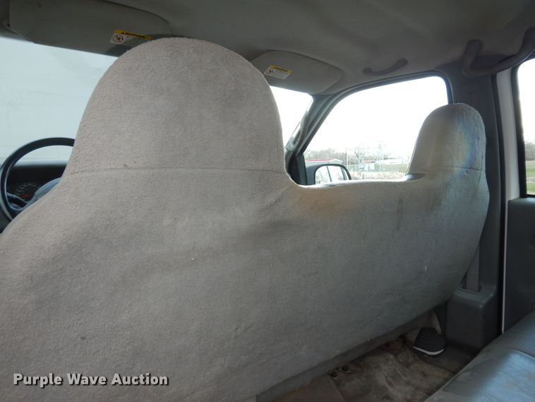 image for item MI9352 2002 Ford F350 Super Duty XL  Crew Cab flatbed pickup truck