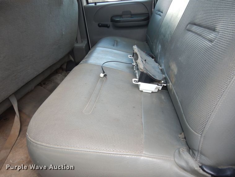 image for item MI9352 2002 Ford F350 Super Duty XL  Crew Cab flatbed pickup truck