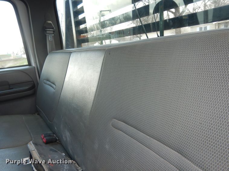 image for item MI9352 2002 Ford F350 Super Duty XL  Crew Cab flatbed pickup truck