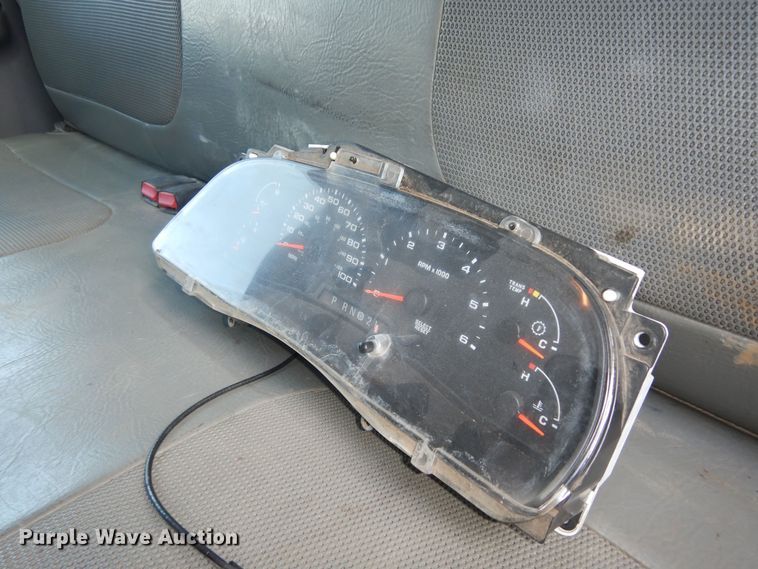 image for item MI9352 2002 Ford F350 Super Duty XL  Crew Cab flatbed pickup truck