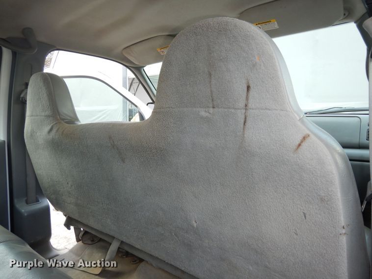 image for item MI9352 2002 Ford F350 Super Duty XL  Crew Cab flatbed pickup truck