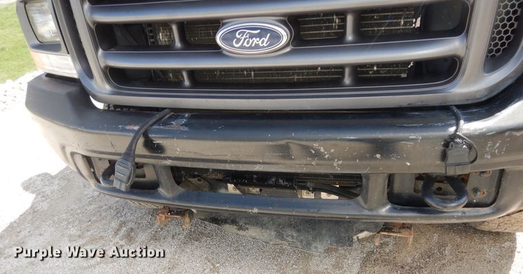 image for item MI9352 2002 Ford F350 Super Duty XL  Crew Cab flatbed pickup truck