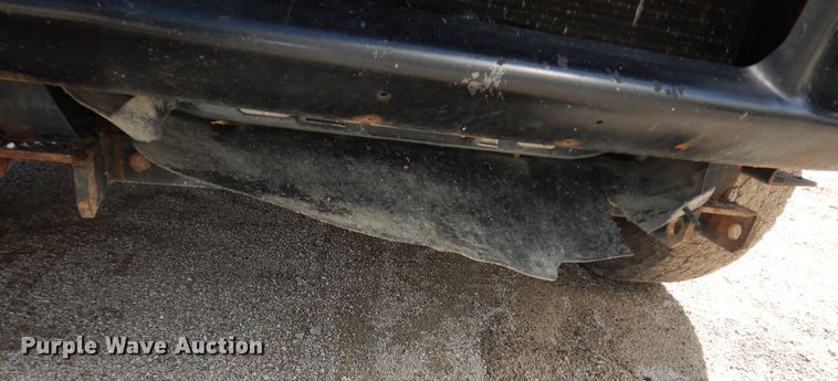 image for item MI9352 2002 Ford F350 Super Duty XL  Crew Cab flatbed pickup truck