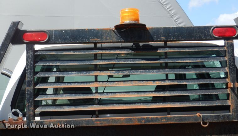 image for item MI9352 2002 Ford F350 Super Duty XL  Crew Cab flatbed pickup truck