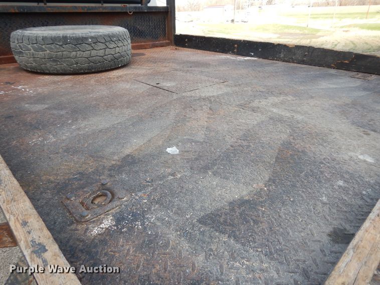 image for item MI9352 2002 Ford F350 Super Duty XL  Crew Cab flatbed pickup truck