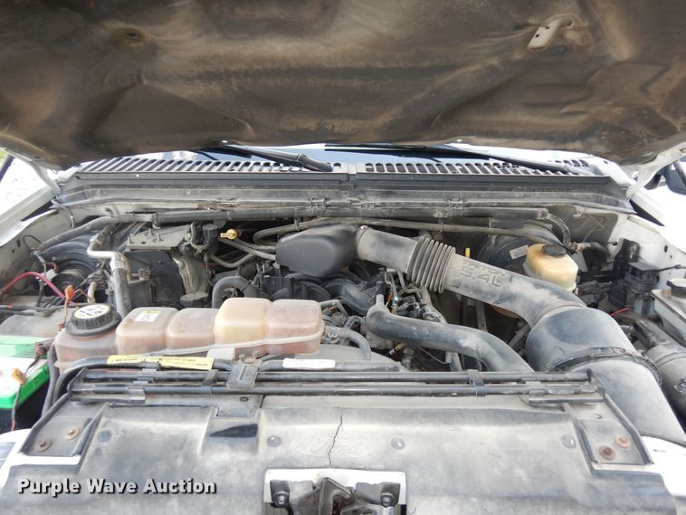 image for item MI9352 2002 Ford F350 Super Duty XL  Crew Cab flatbed pickup truck