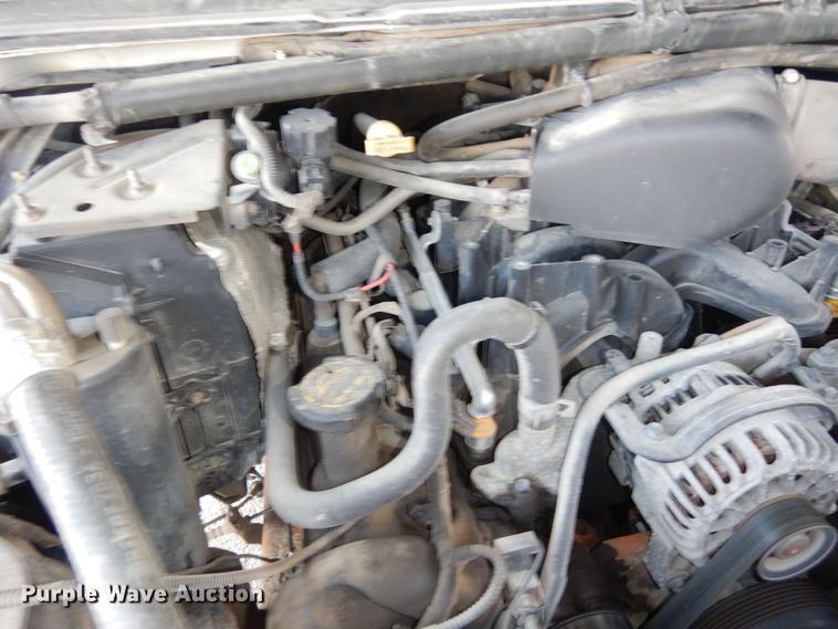 image for item MI9352 2002 Ford F350 Super Duty XL  Crew Cab flatbed pickup truck